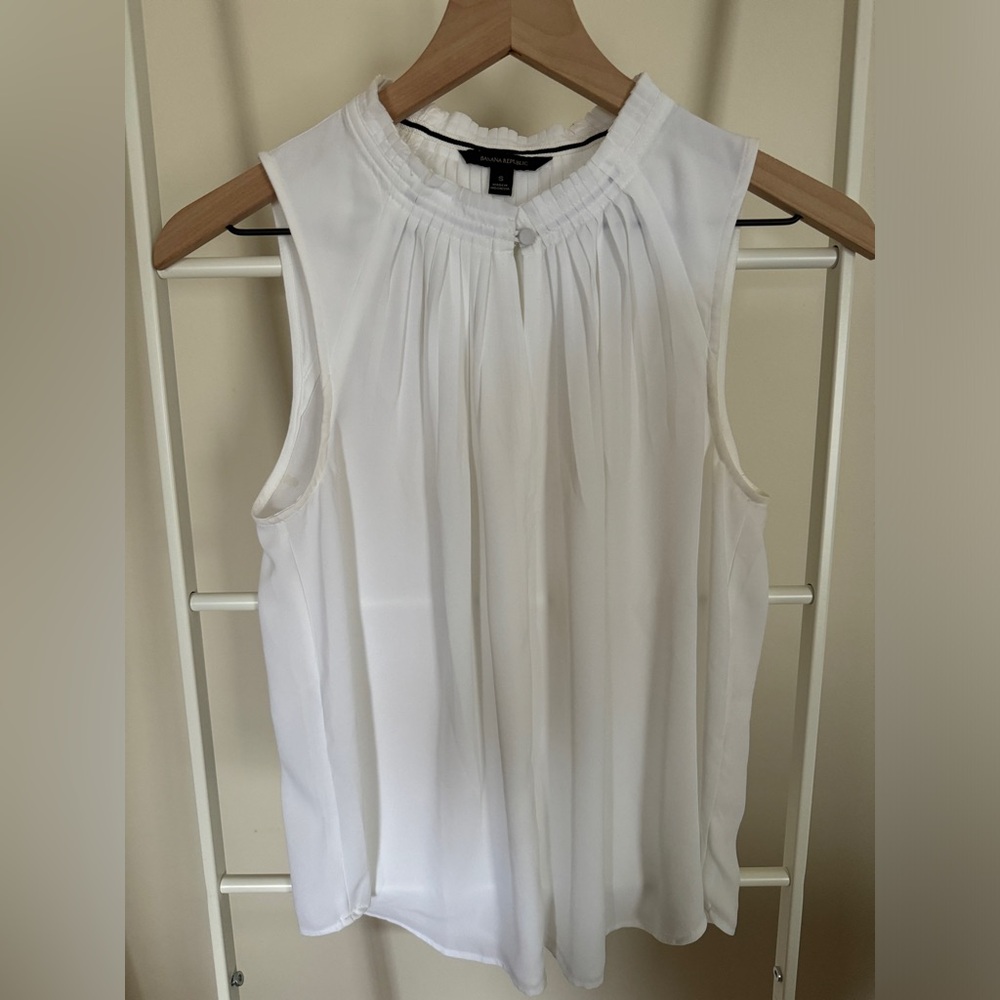 Banana Republic Women’s Sleeveless Blouse - White Size Small